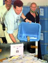 U.N. staff prepare for vote counting